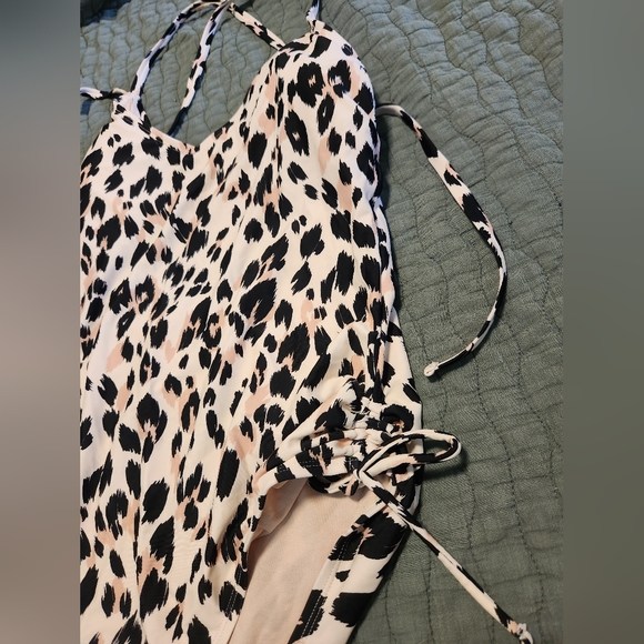 Leopard Print Medium Coverage One Piece Swimsuit - Picture 3 of 4